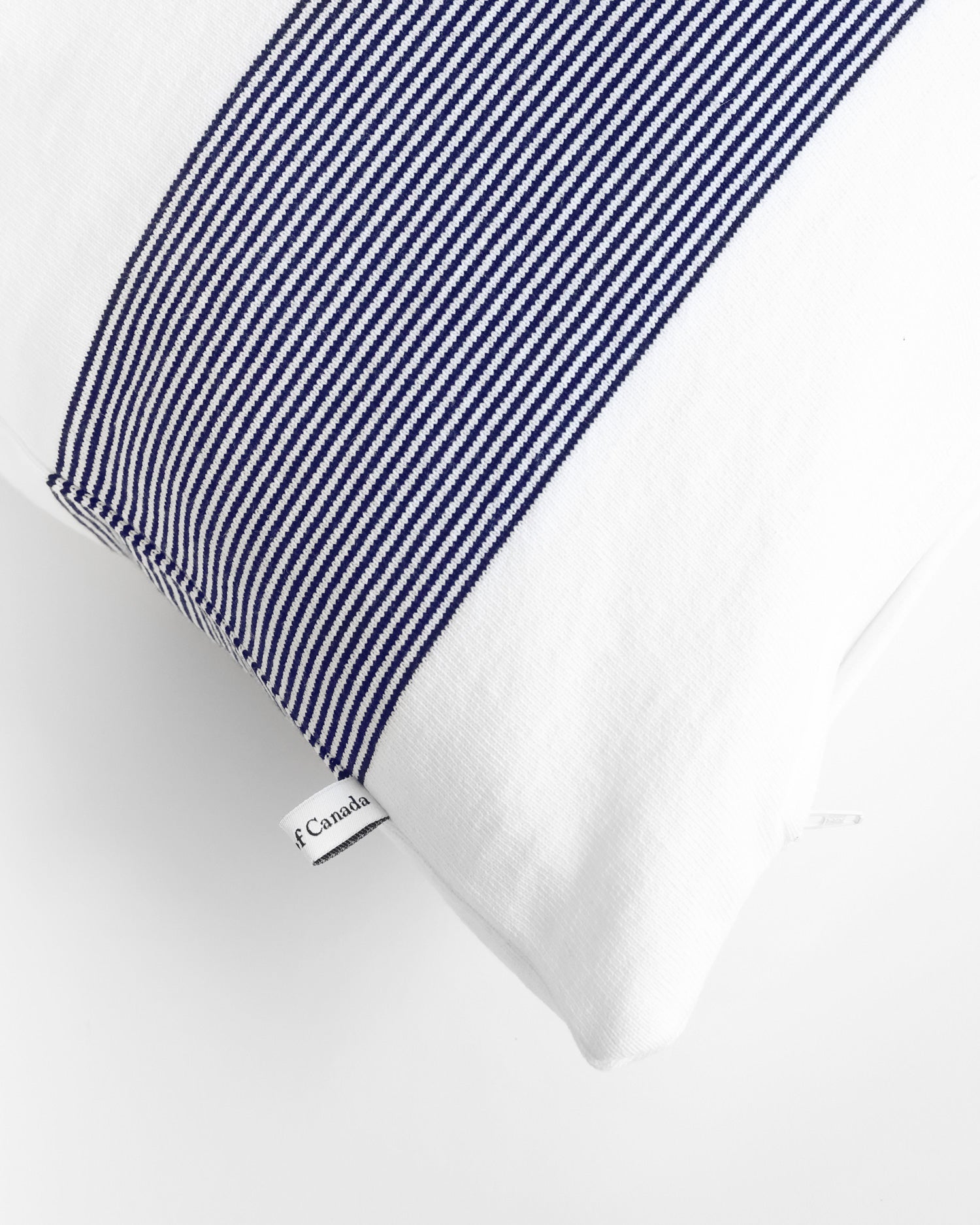 Made in Canada 100% Cotton Brant White and Navy 20 x 20 Cushion Cover - Province of Canada